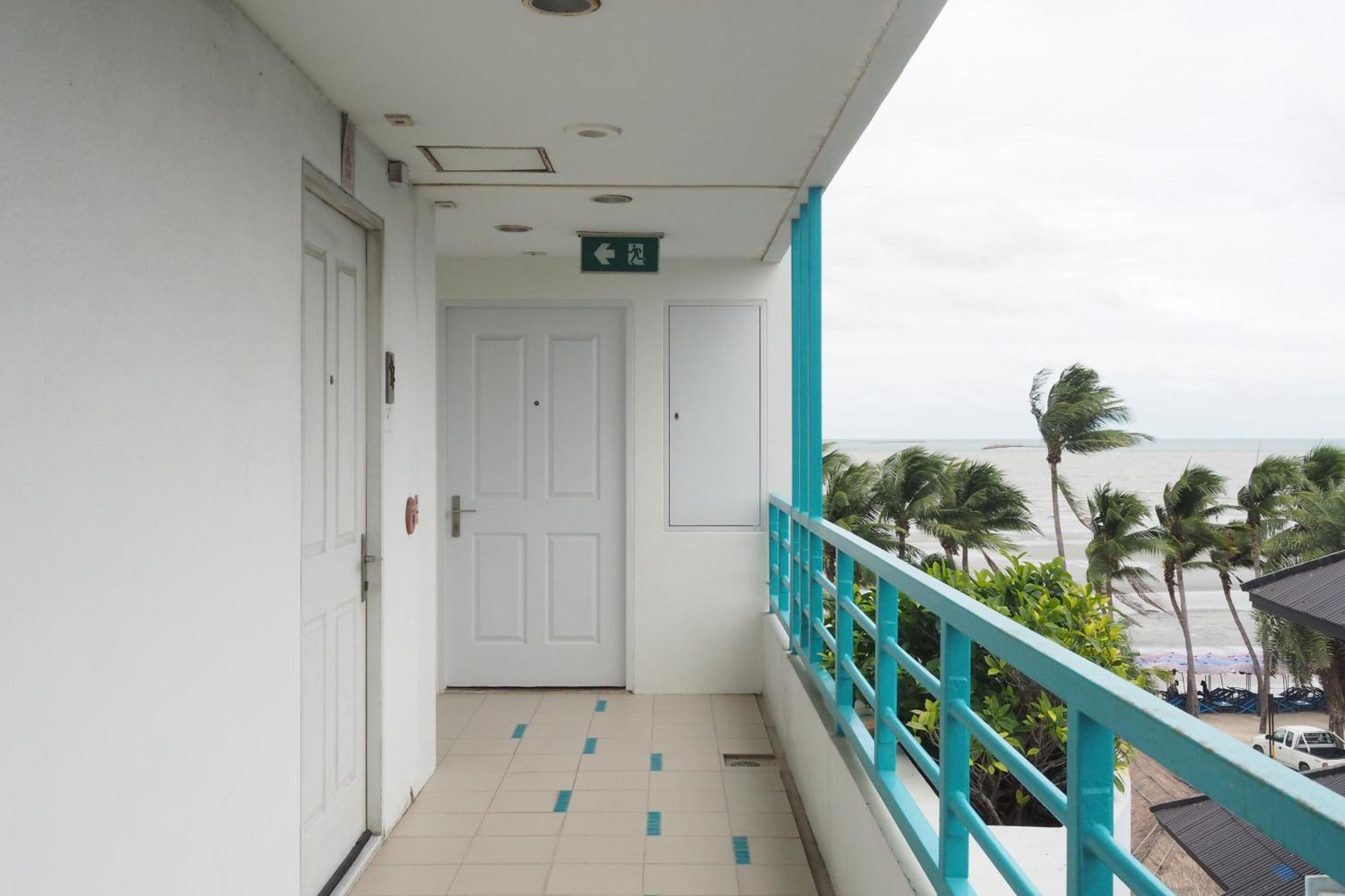 The Beach Bangsaen By Thanthita Next To Wonnapa Beach Free Disney Plus Eksteriør bilde