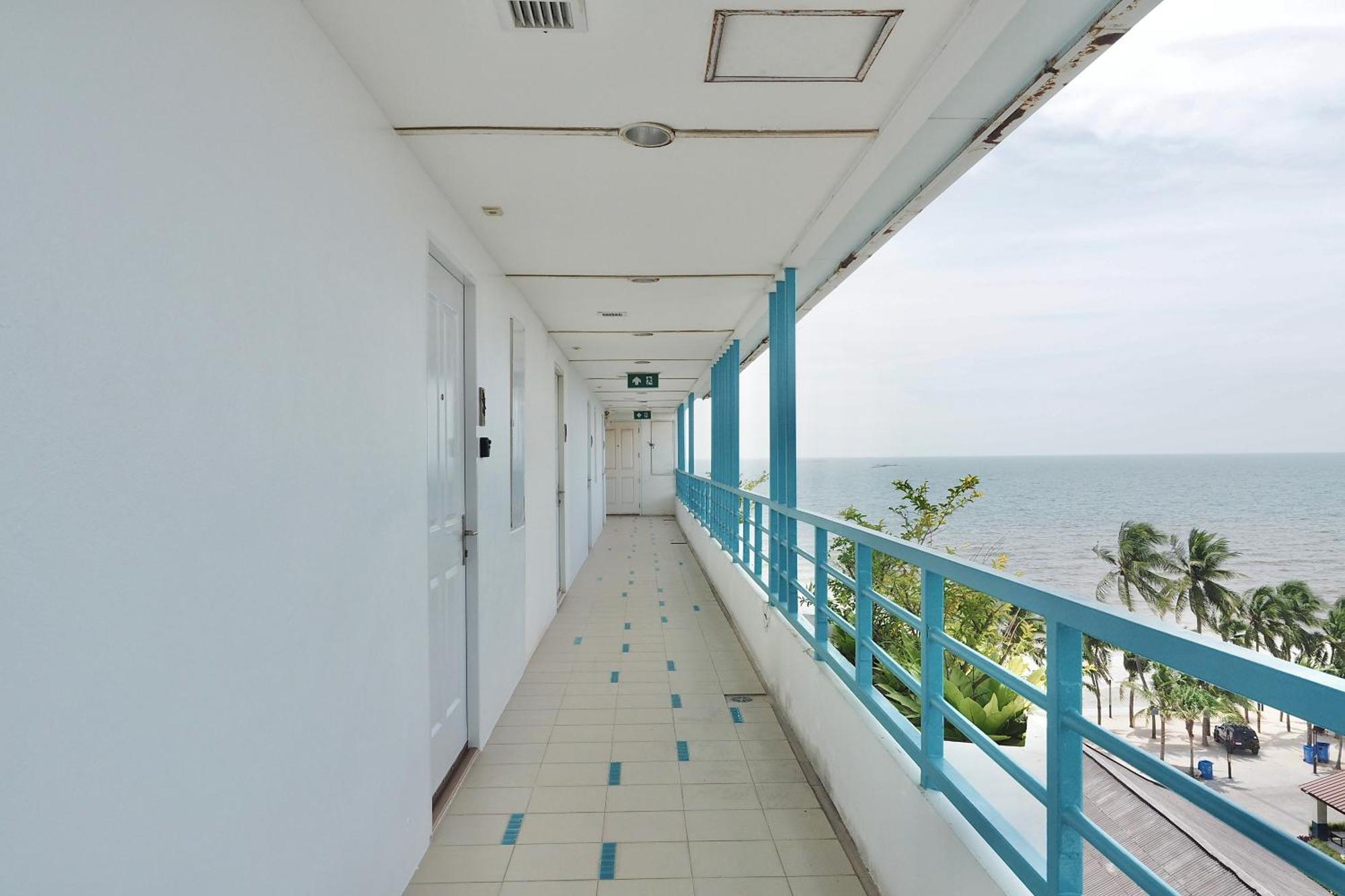 The Beach Bangsaen By Thanthita Next To Wonnapa Beach Free Disney Plus Eksteriør bilde