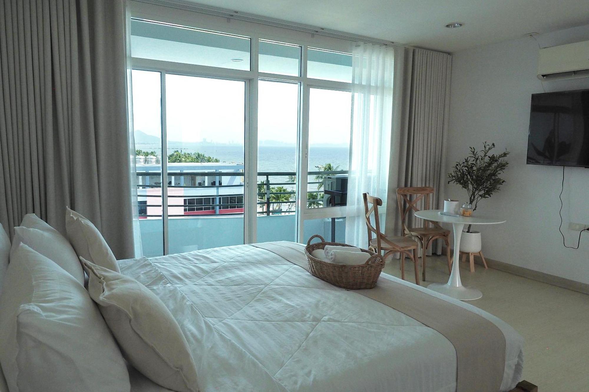 The Beach Bangsaen By Thanthita Next To Wonnapa Beach Free Disney Plus Eksteriør bilde
