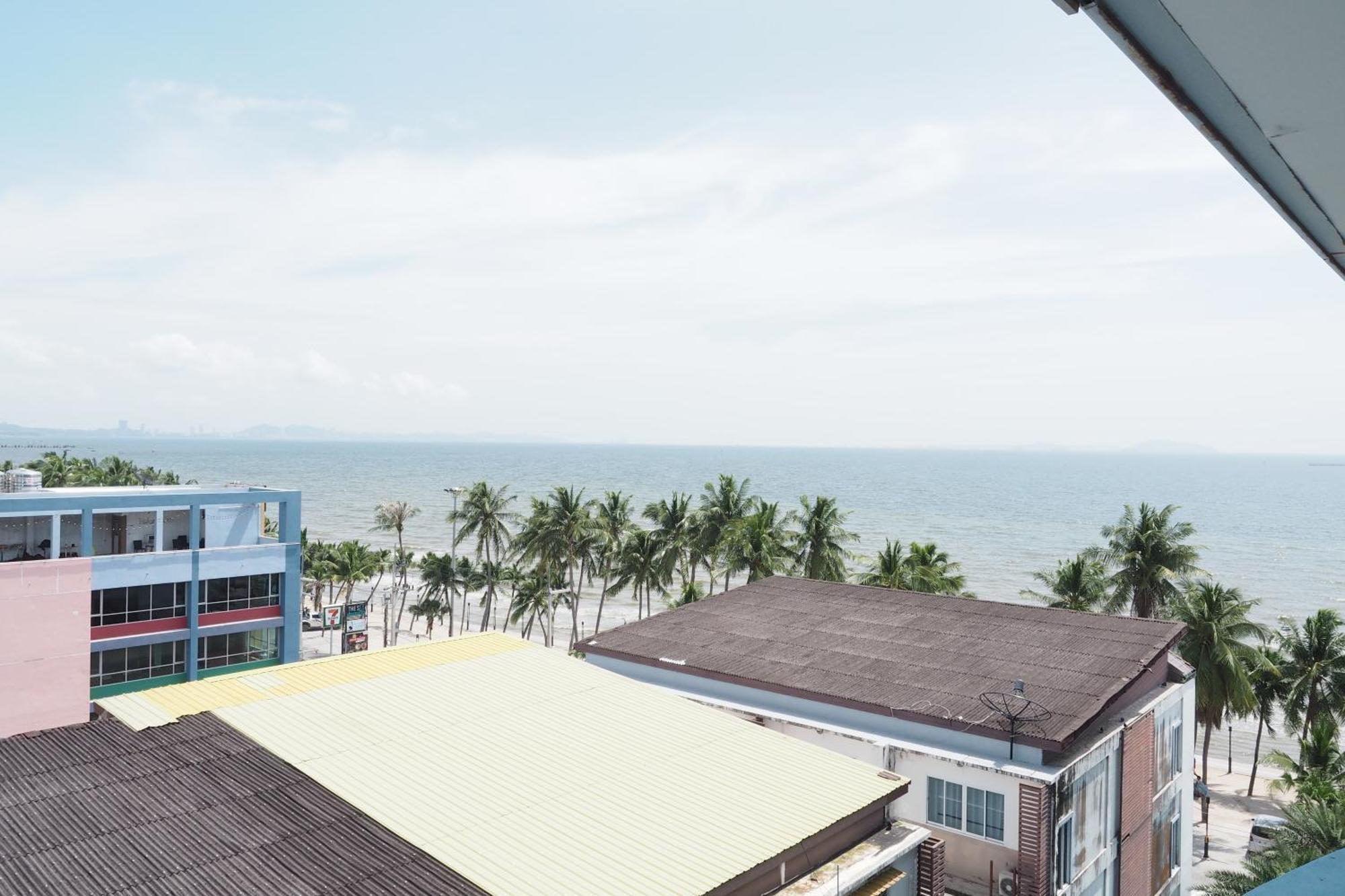 The Beach Bangsaen By Thanthita Next To Wonnapa Beach Free Disney Plus Eksteriør bilde